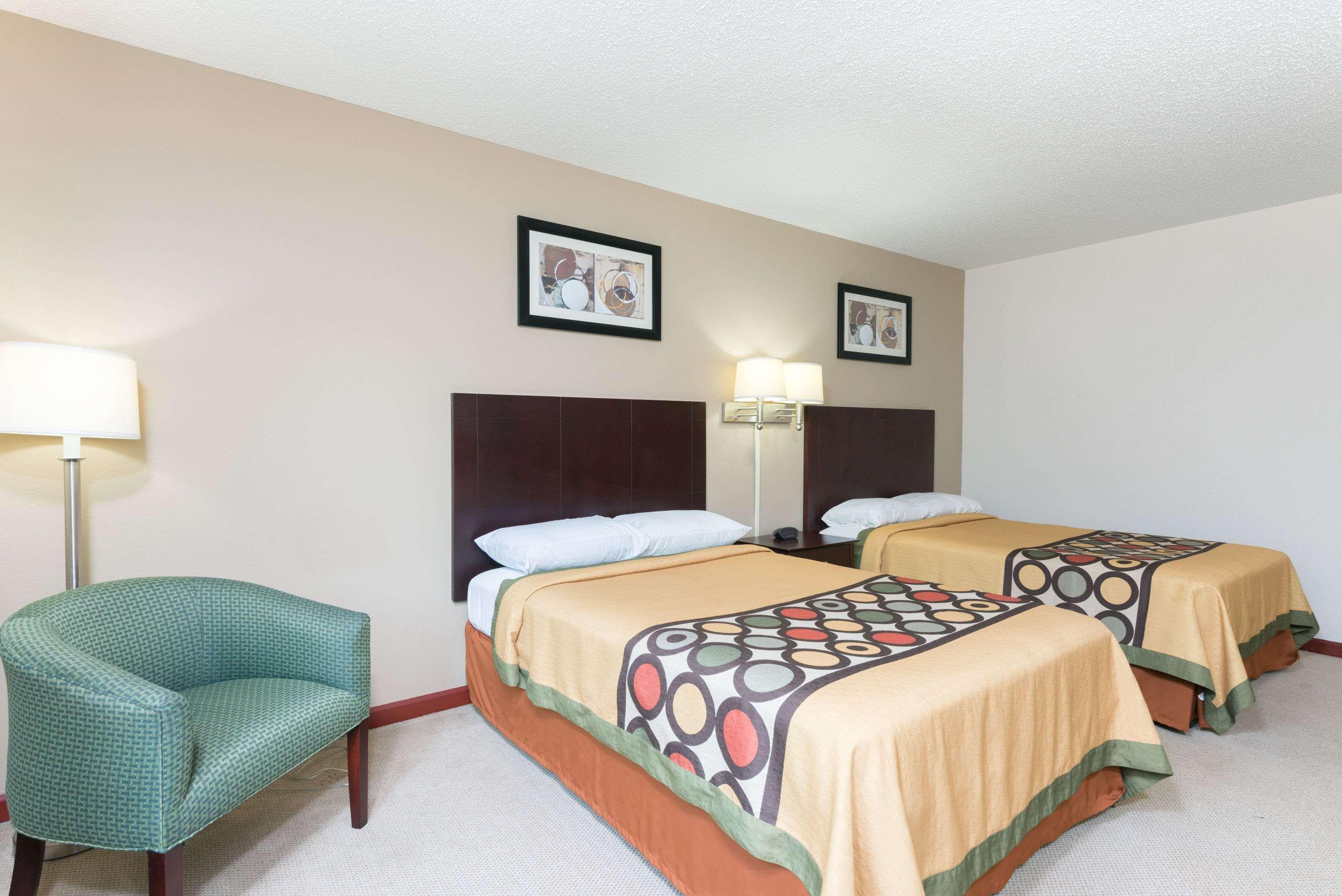 Super 8 By Wyndham Beaver Falls Bagian luar foto