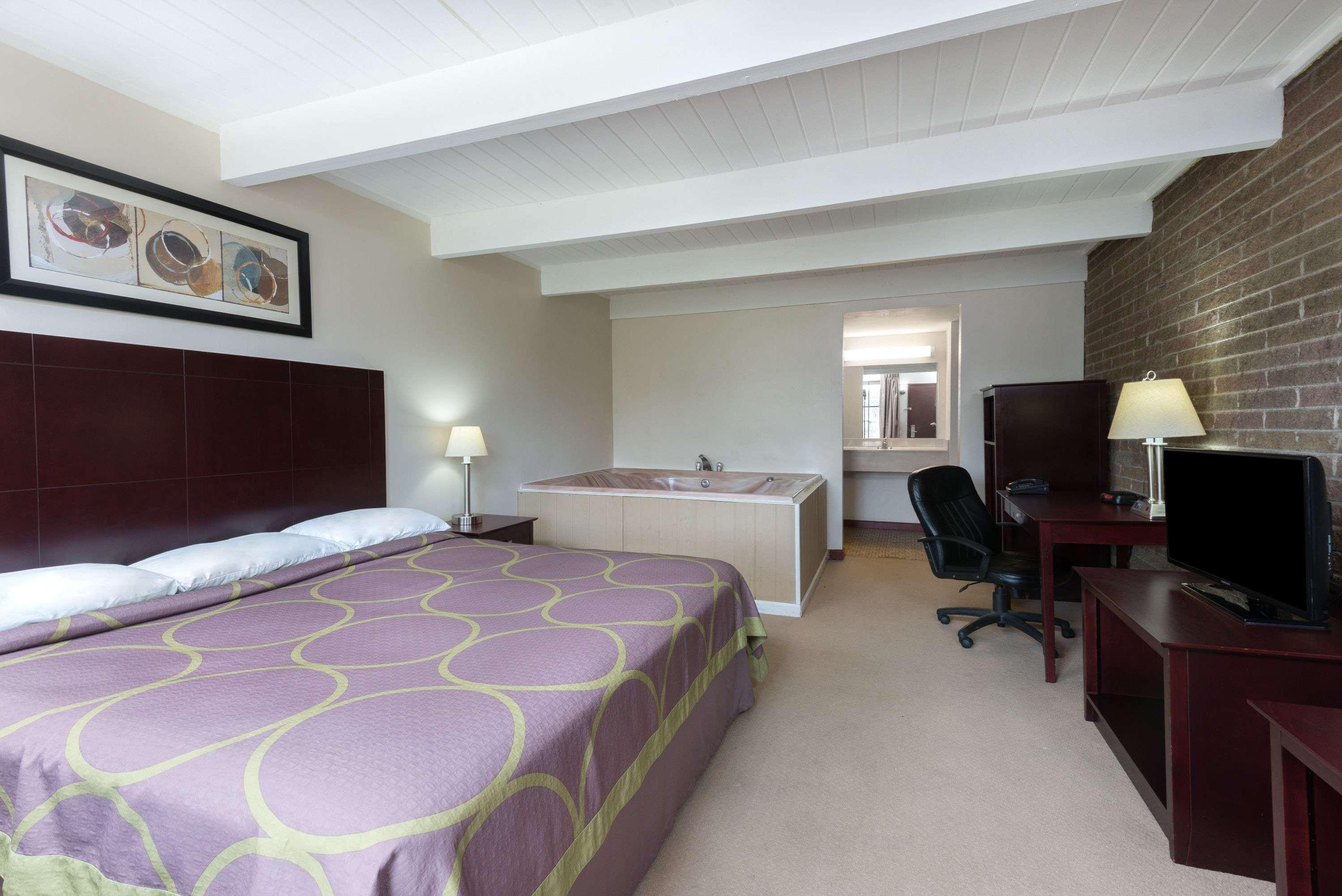 Super 8 By Wyndham Beaver Falls Bagian luar foto