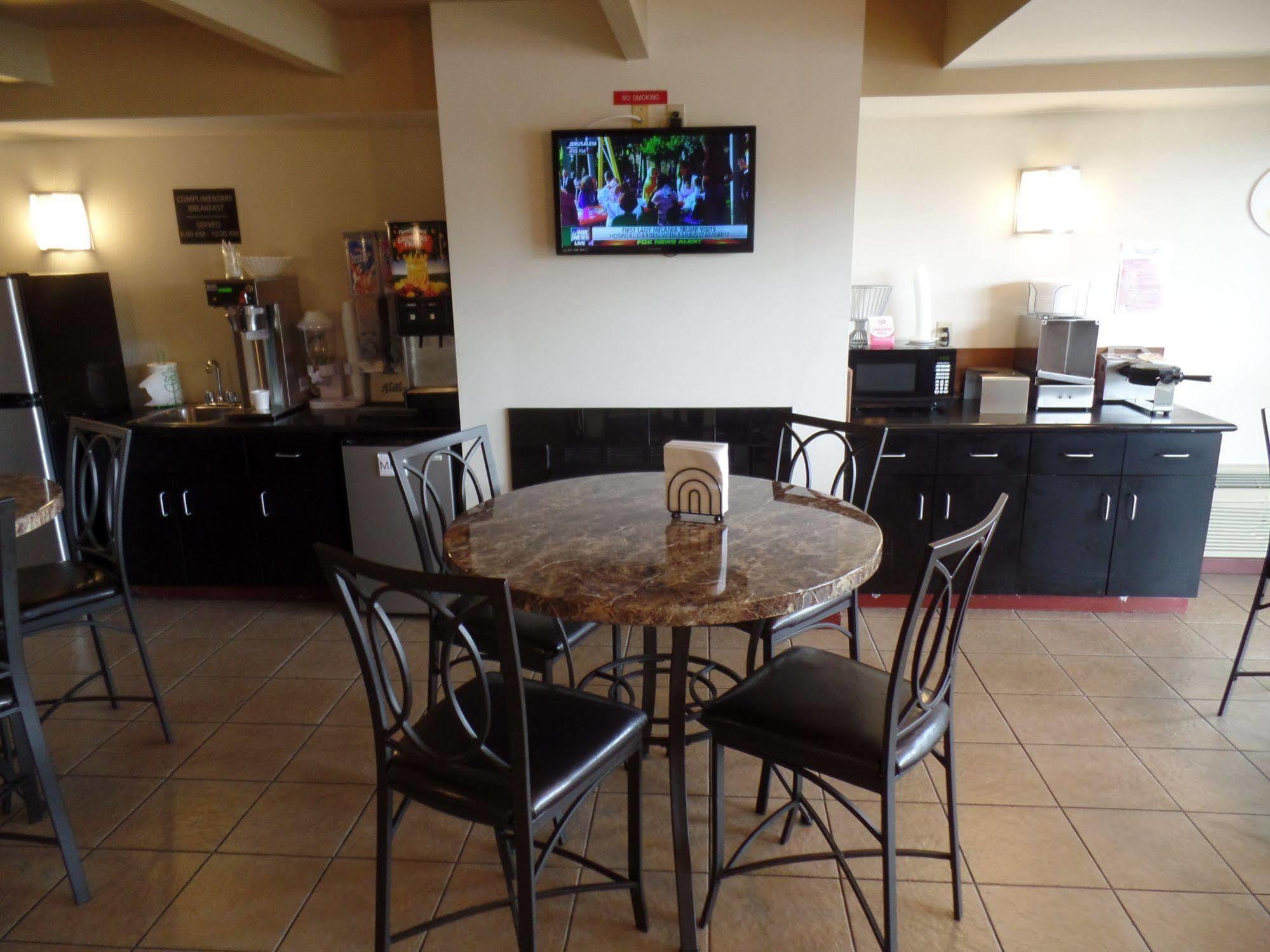 Super 8 By Wyndham Beaver Falls Bagian luar foto